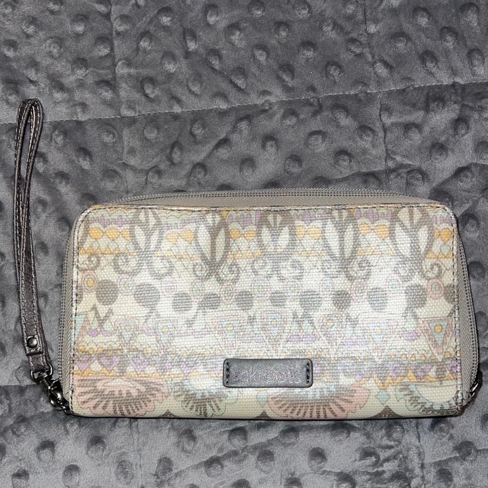 Sakroots wristlet zip around wallet detachable strap several card slots change